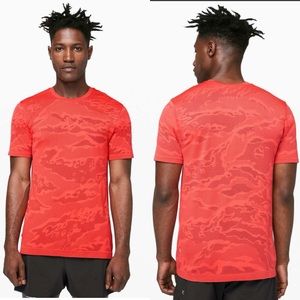 Lululemon Metal Vent Breathe Short Sleeve
Cayenne / Red Orange size M